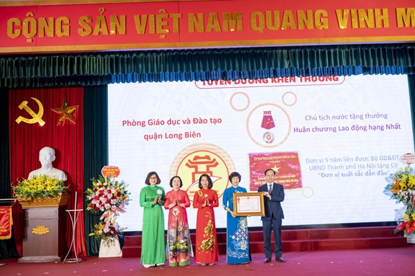 Ngành GD&ĐT Quận Long Biên long trọng tổ chức kỷ niệm 40 năm ngày Nhà giáo Việt Nam 20/11, đón nhận Huân chương Lao động hạng Nhất. Tuyên dương các điển hình tiên tiến, nhà giáo mẫu mực tiêu biểu năm 2022  