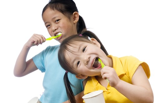 KNS: Rèn kỹ năng chải răng cho bé