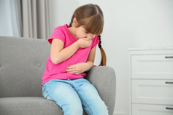 Vì sao trẻ bị đau đầu buồn nôn? Bạn nên chăm sóc trẻ như thế nào?