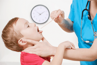 Nhận biết triệu chứng sốt viêm họng ở trẻ để kịp thời điều trị