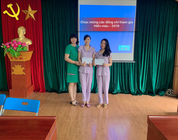 Cán bộ giáo viên trường Mầm non Bắc Cầu tích cực tham gia “ Ngày hội hiến máu đợt II - Năm 2019”  của UBND phường Ngọc Thụy