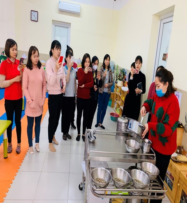 Trường mầm non Chim Én tổ chức kiến tập  hoạt động giờ ăn tại lớp Mẫu giáo lớn A1 
