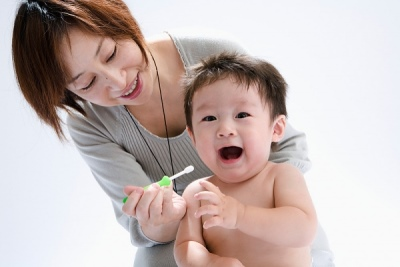 Vệ sinh răng miệng đúng cách cho trẻ
