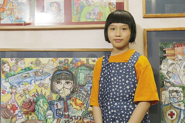 Cô bé 10 tuổi vẽ tranh theo diễn biến Covid-19