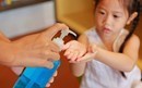 Dạy trẻ cách rửa tay khô phòng chống dịch