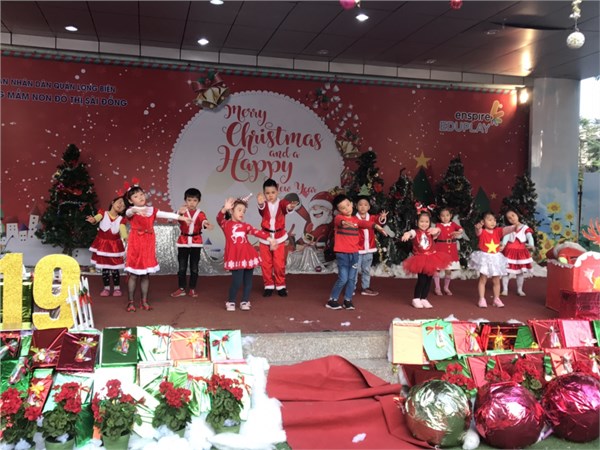 Trường mầm non Đô thị Sài Đồng tổ chức chương trình Noel - Giáng sinh ấm áp cho học sinh toàn trường