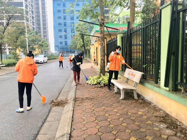 Đảm bảo vệ sinh trường lớp sạch sẽ trong những ngày học sinh nghỉ dịch bệnh Covid-19 là nhiệm vụ quan trọng hàng đầu của trường Mầm Non Đô Thị Sài Đồng