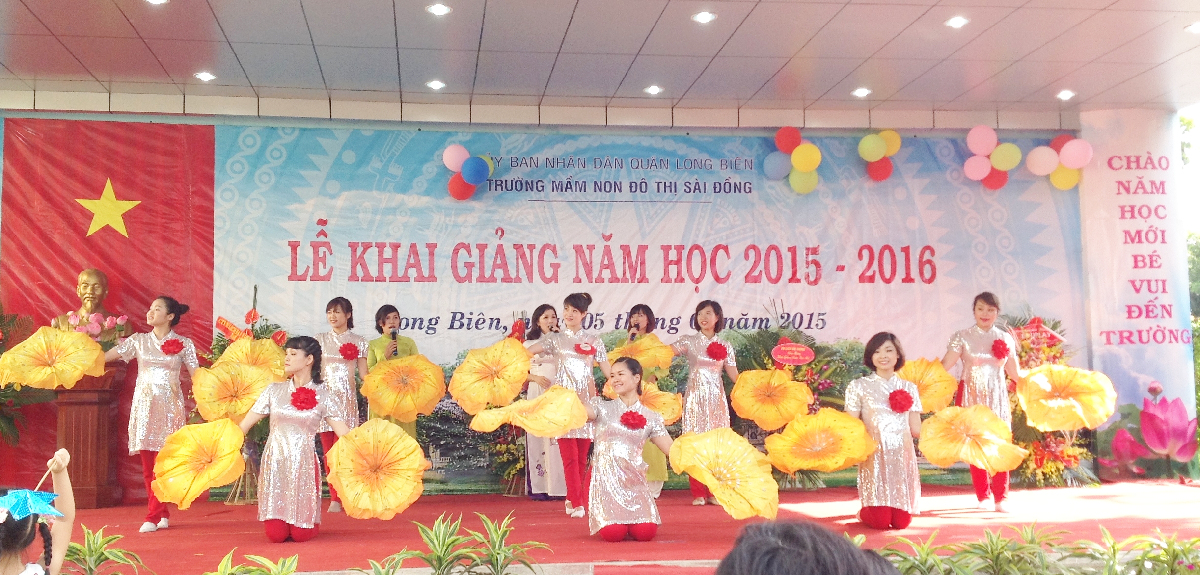 Tiết mục hát múa Vinh quang Việt Nam