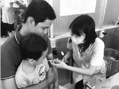 Theo dõi phản ứng sau tiêm chủng ở trẻ em