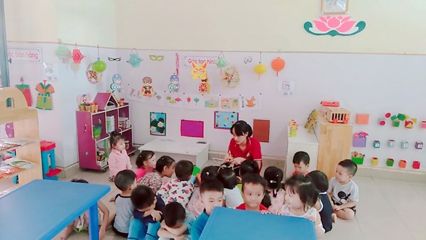 Trang trí môi trường lớp học chuẩn bị cho các bé đón  tếttrung thu