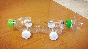 Làm xe đồ chơi bằng chai nhựa và các vật liệu đơn giản