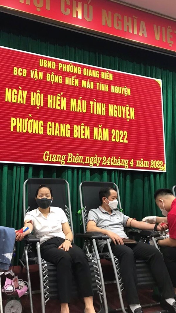 Trường Mầm non Giang Biên tham gia hiến máu nhân đạo năm 2022
