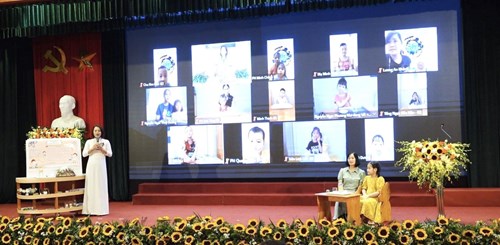 Cô giáo Phạm Thị Đoan Trang- Công đoàn viên trường MN Gia Thượng vinh dự đại diện cho cấp Mầm non thuyết trình ý tưởng sáng tạo trong   Ngày hội Ý tưởng sáng tạo  quận Long Biên năm 2022