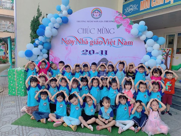 Hoạt động chào mừng ngày Nhà giáo Việt Nam 20/11 của cô và trò lớp B5