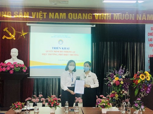 Announcement of Decision to re-appoint Comrade Vu Huong Tra Principal of Gia Thuong Kindergarten