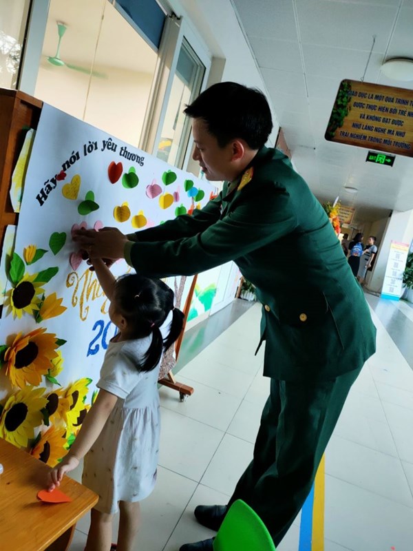 Hoạt động chào mừng 40 năm ngày nhà giáo Việt Nam 20/11 của cô và các bạn lớp mẫu giáo bé C2