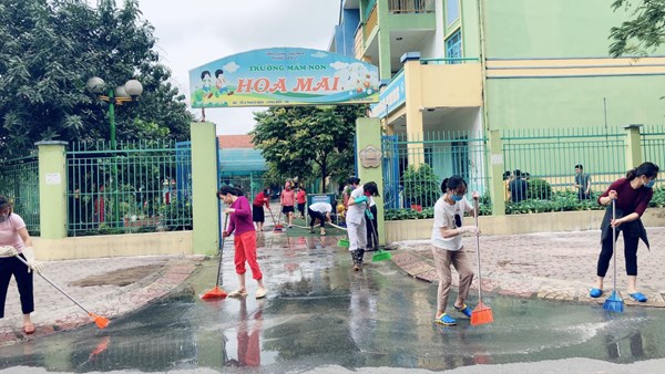 Trường mầm non Hoa Mai tiến hành tổng vệ sinh trường học sau thời gian nghỉ giãn cách xã hội nhằm hưởng ứng tháng hành động về AT, VSLĐ năm 2020