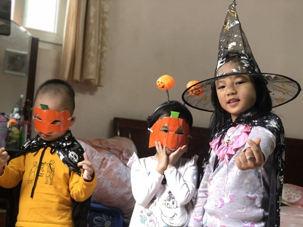 Lễ hội hoá trang Halloween vui vẻ tại nhà cùng các bé trường MN Hoa Mai