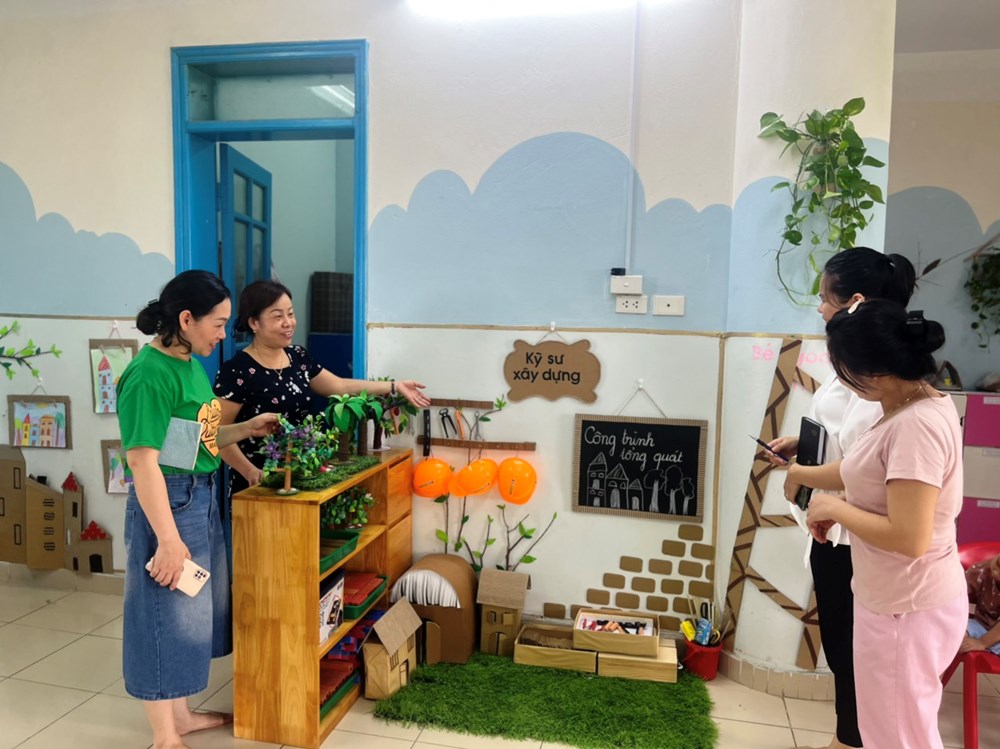 Trường Mầm Non Hoa Mai tổ chức kiến tập xây dựng môi trường lớp học xanh- an toàn- hạnh phúc