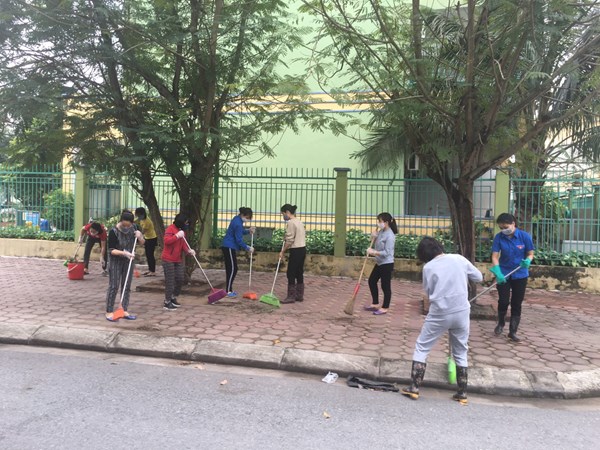 Trường MN Hoa Mai tổ chức tổng vệ sinh chuẩn bị công tác đón trẻ quay trở lại trường học vào ngày 11/5/2020