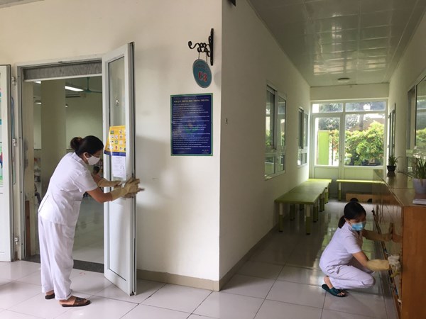 Trường Mầm non Hoa Sữa tổng vệ sinh cuối tuần phòng chống dịch Covid -19