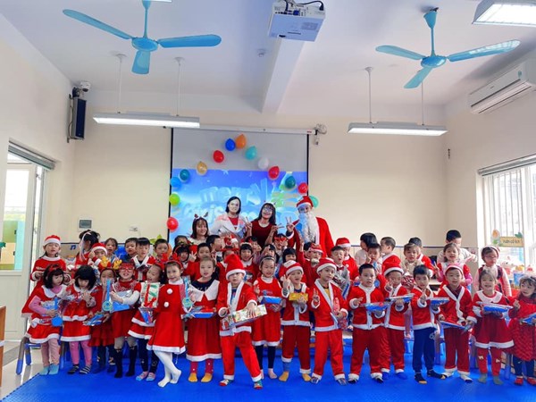 Trường mầm non Hoa Sữa tổ chức Chương trình  Chào đón giáng sinh và năm mới 2021