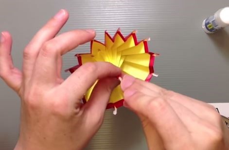 Đồ chơi tự tạo: Gấp chiếc ô bằng giấy theo phong cách nghệ thuật Origami