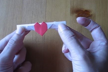 Đồ chơi tự tạo: Cách gấp cặp nhẫn đính trái tim theo nghệ thuật Origami