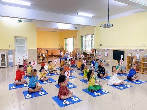 Trường mầm non Long Biên tổ chức Hội thi ‘Rung chuông vàng’  cho các bé khối mẫu giáo Lớn