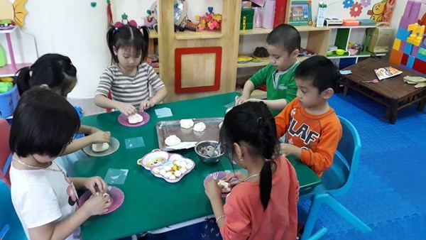 Nhân dịp chào mừng ngày Nhà giáo Việt Nam, các bạn lớp Mẫu giáo lớn A4 được học làm bánh bao 