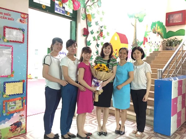 BCH Công đoàn kết hợp BGH Trường Mầm non Long Biên tổ chức sinh nhật cho các đồng chí có sinh nhật trong tháng 4.

