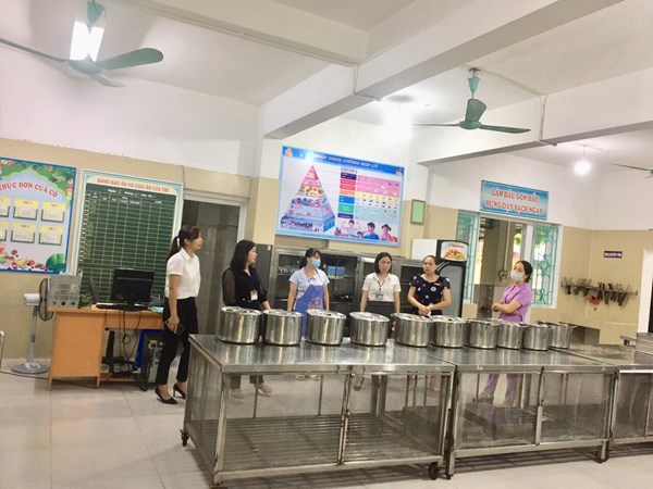 Trường mầm non Long Biên đón đoàn khảo sát công tác an toàn thực phẩm và phòng chống dịch bệnh tại trường học