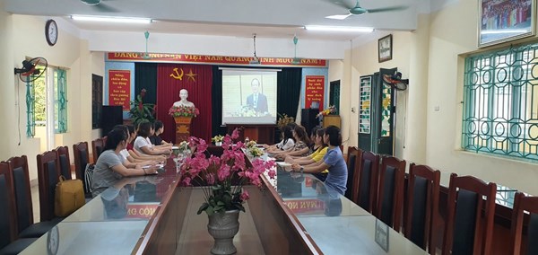 Chi bộ trường mầm non Long Biên tham gia Hội nghị trực tuyến 10 chương trình công tác của thành ủy khóa XVII nhiệm kỳ 2020 - 2025