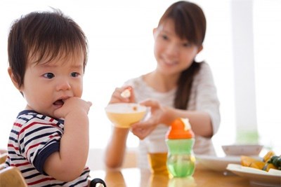 Mẹ kiêng thực phẩm này khiến con thiếu dinh dưỡng và ảnh hưởng phát triển trí não