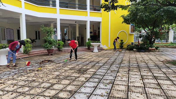 CBGVNV trường mầm non Phúc Đồng tổng vệ sinh phòng chống dịch bệnh sốt xuất huyết đợt 2 theo kế hoạch của UBND quận Long Biên.