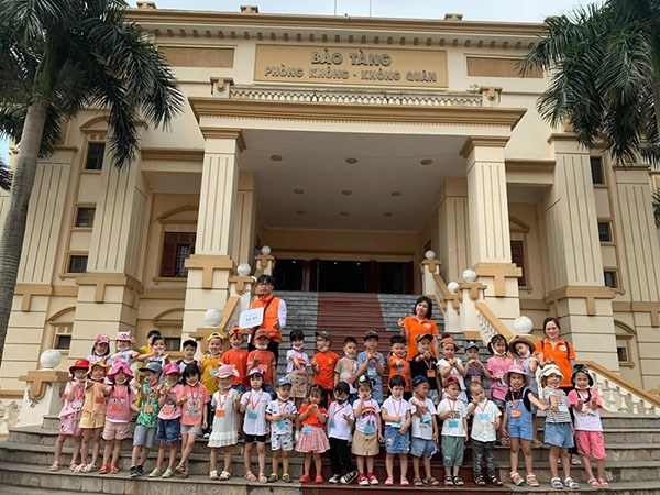 Trường Mầm non Phúc Đồng tổ chức cho trẻ tham quan bảo tàng Phòng không Không quân và thưởng thức nghệ thuật văn hóa dân gian múa rôi cạn nhân dịp kết thúc năm học 2021-2022