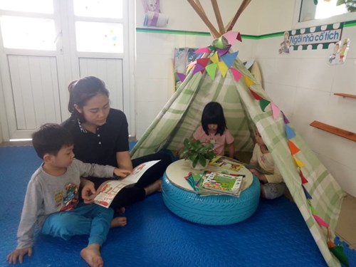 Cô giáo Nguyễn Thị Thủy, tấm gương điển hình tiêu biểu trong phong trào xây dựng môi trường lấy trẻ làm trung tâm