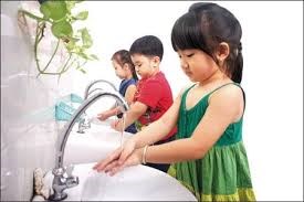 Hướng dẫn các bé rửa tay