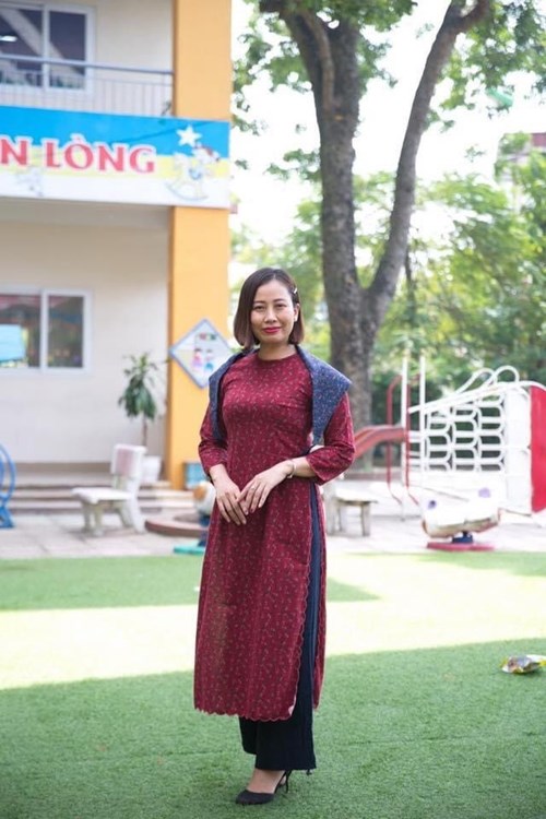 Cô giáoNguyễn Thị Thanh Hòa–  Hiệu trưởng trường Mầm non Phúc Lợi, một cán bộ quản lý năng động, sáng tạo, luôn tận tâm với nghề 