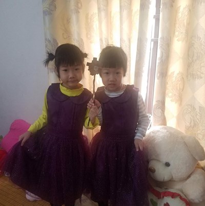 Bảo Anh- Bảo Trang là hai chị em sinh đôi rất xinh xắn và đáng yêu lớp A1