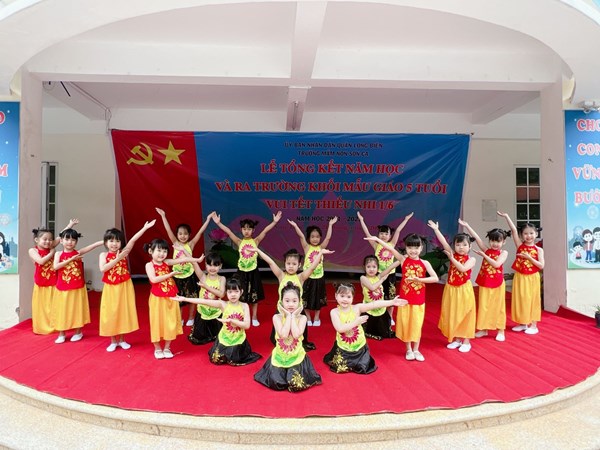 Trường mầm non Sơn Ca tổ chức tổng kết năm học 2021-2022 kết hợp cho trẻ liên hoan buffet.