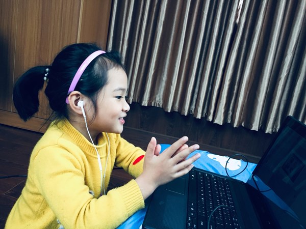Niềm vui học tập của các bé trường Mầm non Thượng Thanh khi học trực tuyến tại nhà