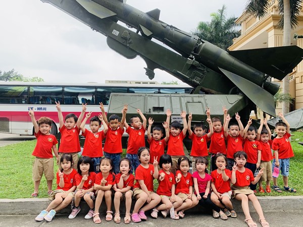 Các bé của trường Mầm non Thượng Thanh hào hứng tham gia chuyến học tập ngoại khóa tại Bảo tàng Phòng không  - không quân và Rạp xiếc Trung ương
