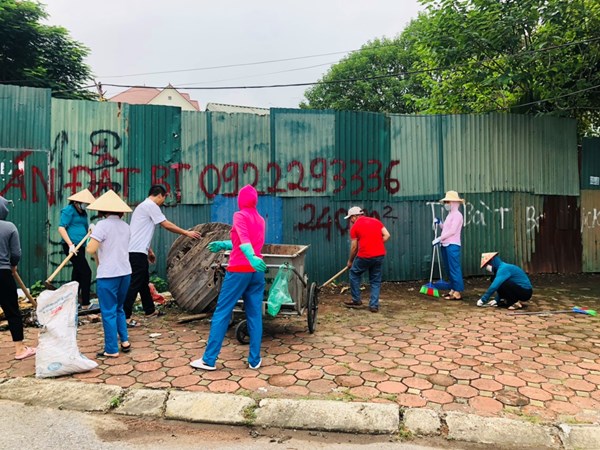 Trường mầm non Thượng Thanh thực hiện tổng vệ sinh lao động