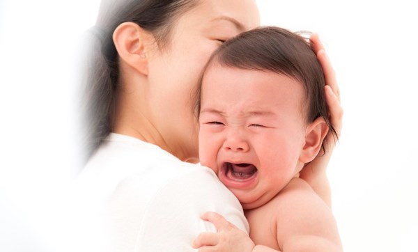 Mẹ nên làm gì khi trẻ sơ sinh bị hắt hơi nhiều