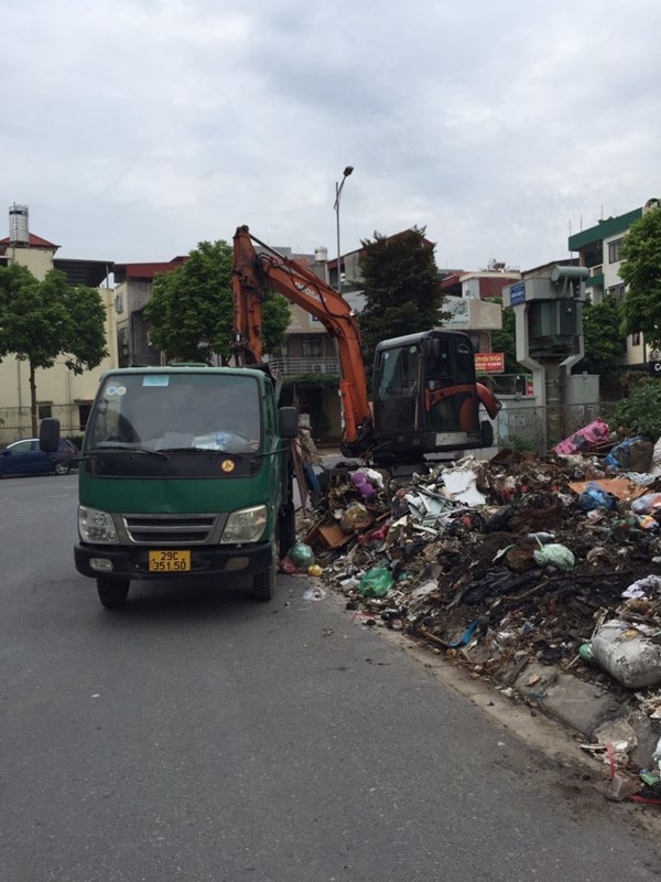 Phường Thượng Thanh tổ chức xử lý vi phạm về trật tự đô thị, vệ sinh môi trường trên địa bàn tuần 33/2022