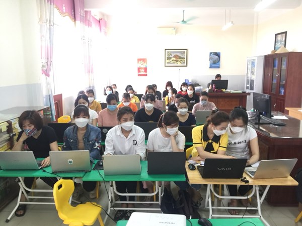 Trường mầm non Tuổi Hoa tổ chức tập huấn phần mềm kế hoạch giáo dục GoKids