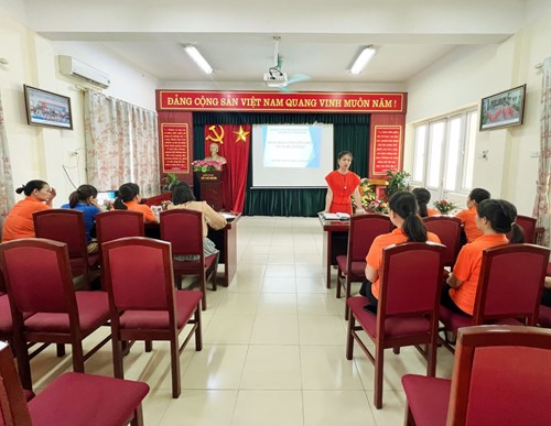 Sinh hoạt chuyên môn tổ nuôi dưỡng tại trường MN Việt Hưng