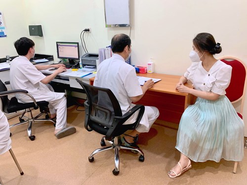 Trường MN Việt Hưng tổ chức khám sức khỏe định kỳ cho CBGVNV nhà trường năm học 2021 -2022.