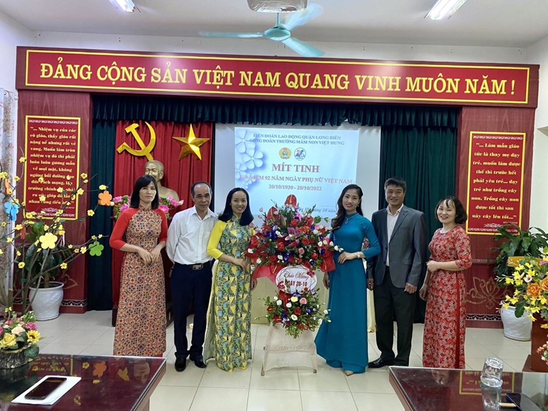 Công đoàn trường MN Việt Hưng tổ chức Mít tinh kỷ niệm 92 năm ngày thành lập Hội Liên hiệp phụ nữ Việt Nam